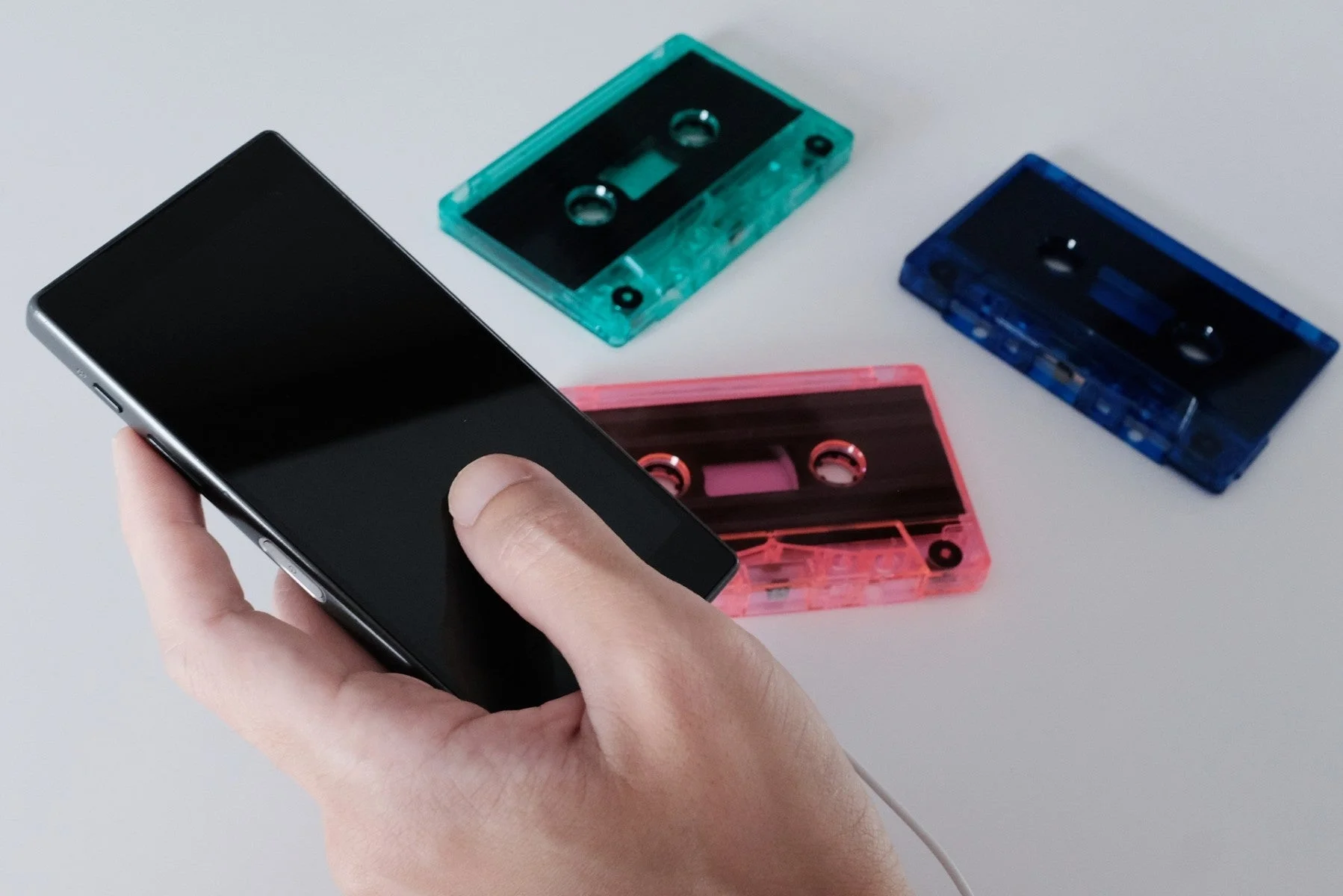 スマートフォンとカセットテープ