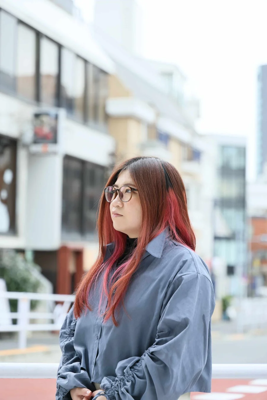 作家 有手窓さん