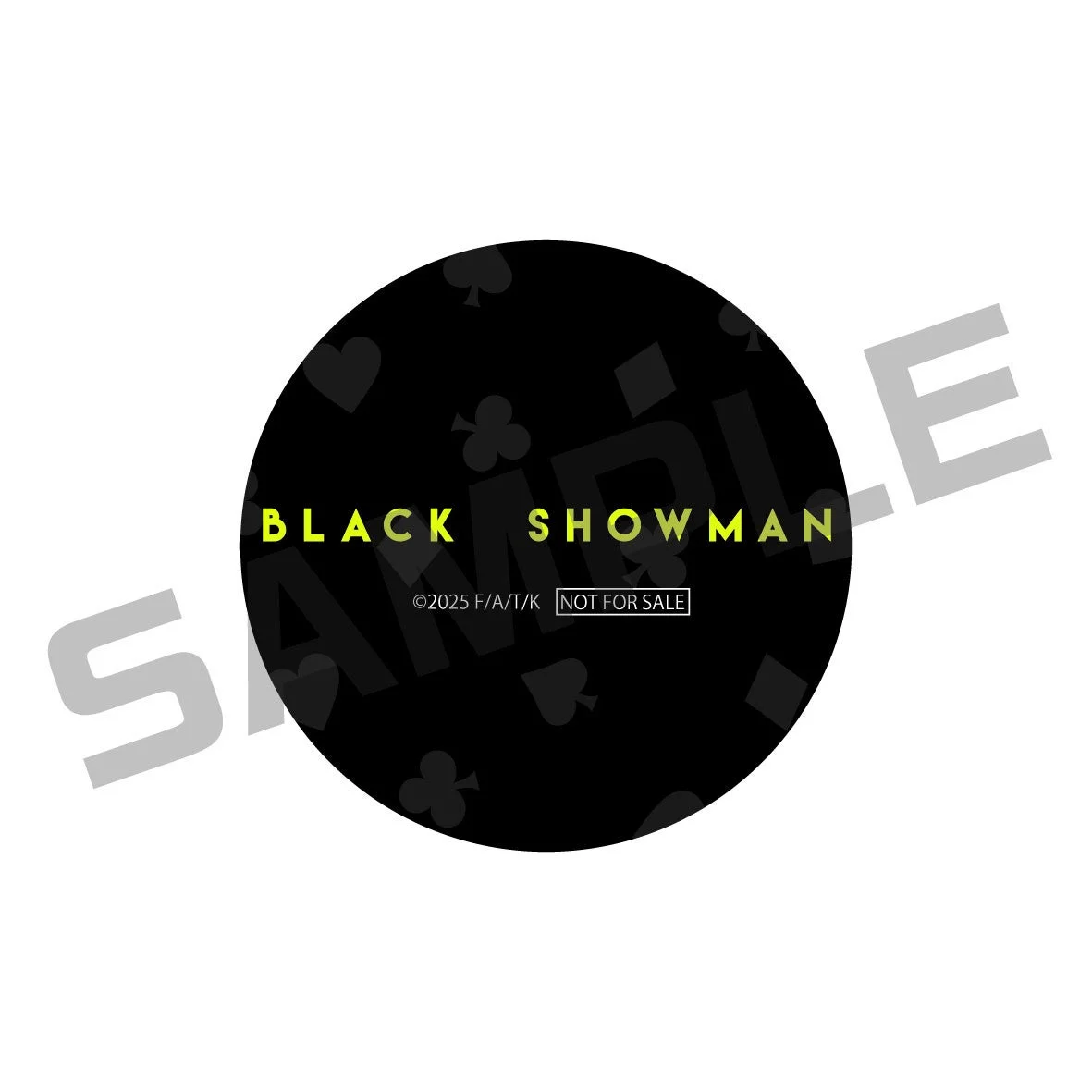 黒い円形のデザインで、中央に「BLACK SHOWMAN」と黄色い文字が書かれた缶バッジ