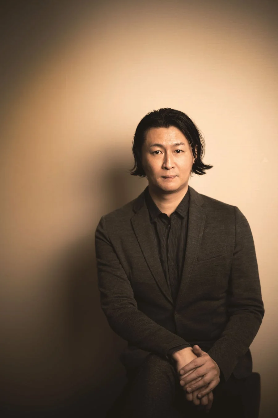 冲方丁氏のポートレート