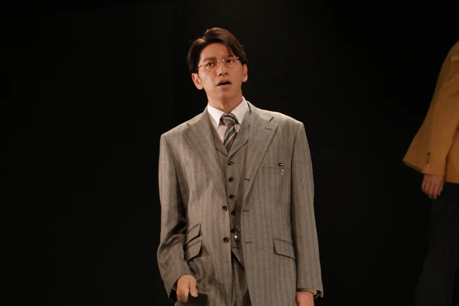 スーツ姿の男性